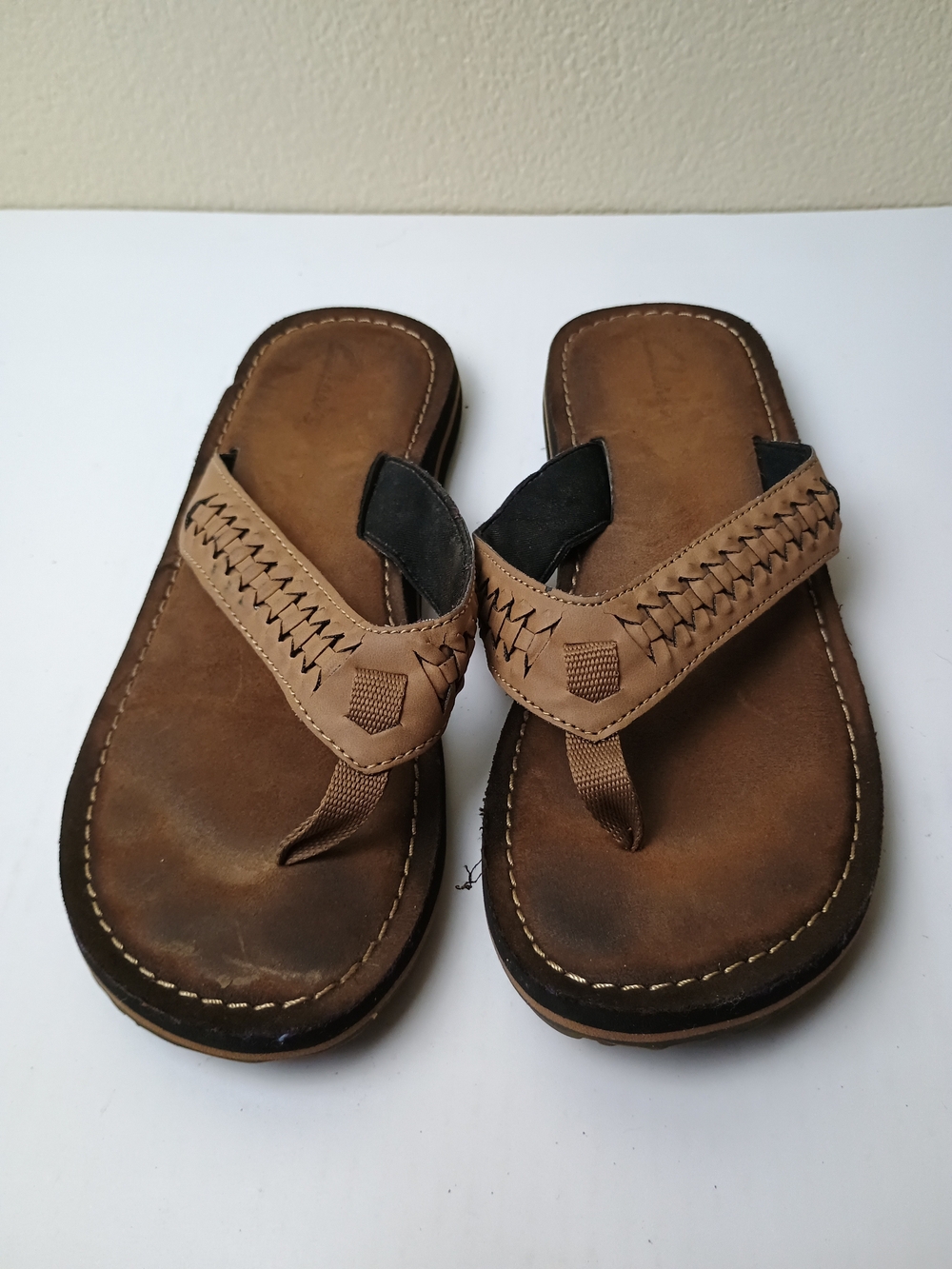 Clarks Fenner Nerice 8M Brown Woven Leather Toe-Post Sandals - Ortholite Padding